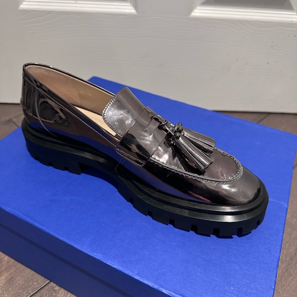 Never Worn/ New Stuart Weitzman Metallic Loafer size 8